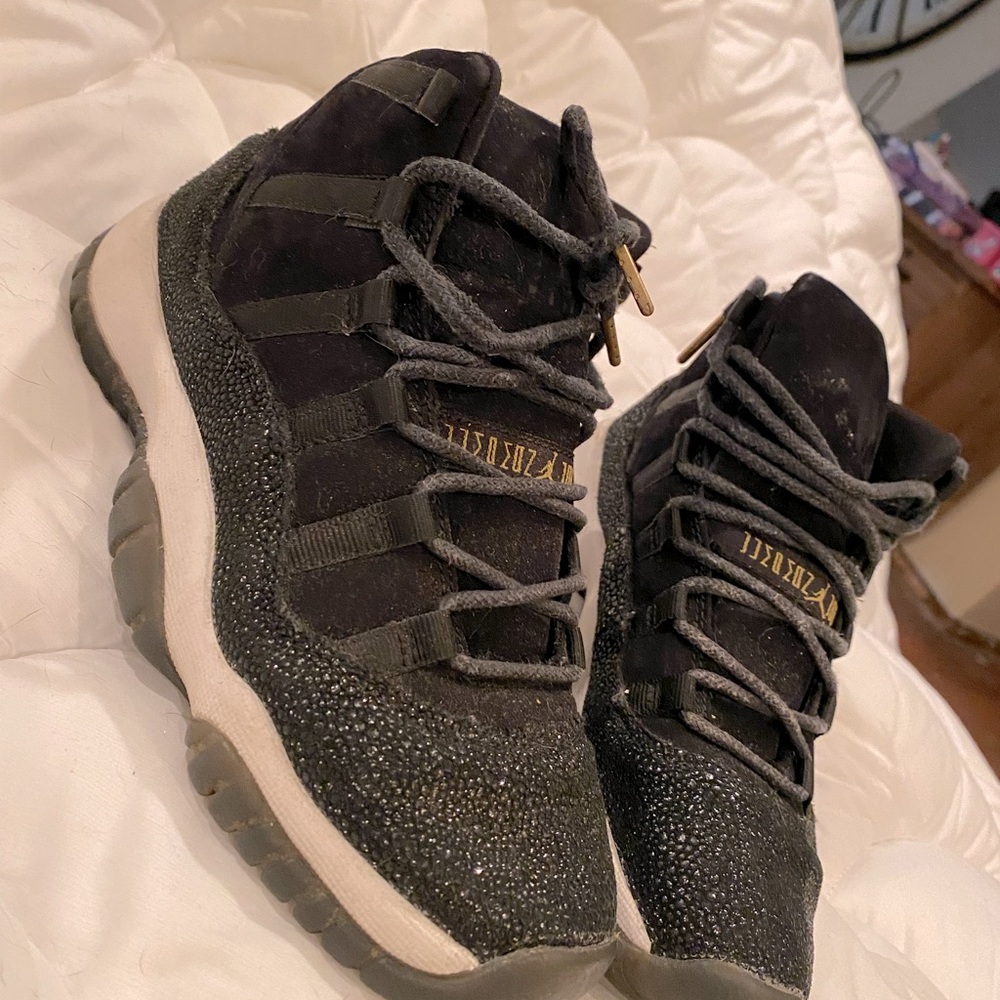 Jordan 11 black stingray
